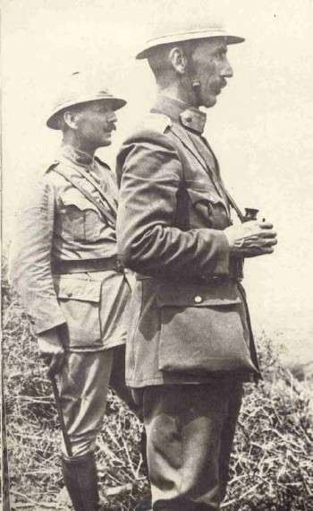 Ο Πάγκαλος (αριστερά) με τον στρατηγό Νίδερ, 1917