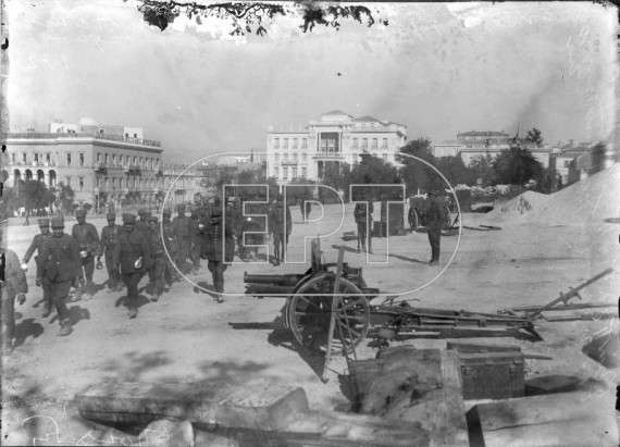 Εικόνα από πραξικόπημα του μεσοπολέμου (Από τα αρχείο φωτογραφιών του Πέτρου Πουλίδη στην ΕΡΤ)