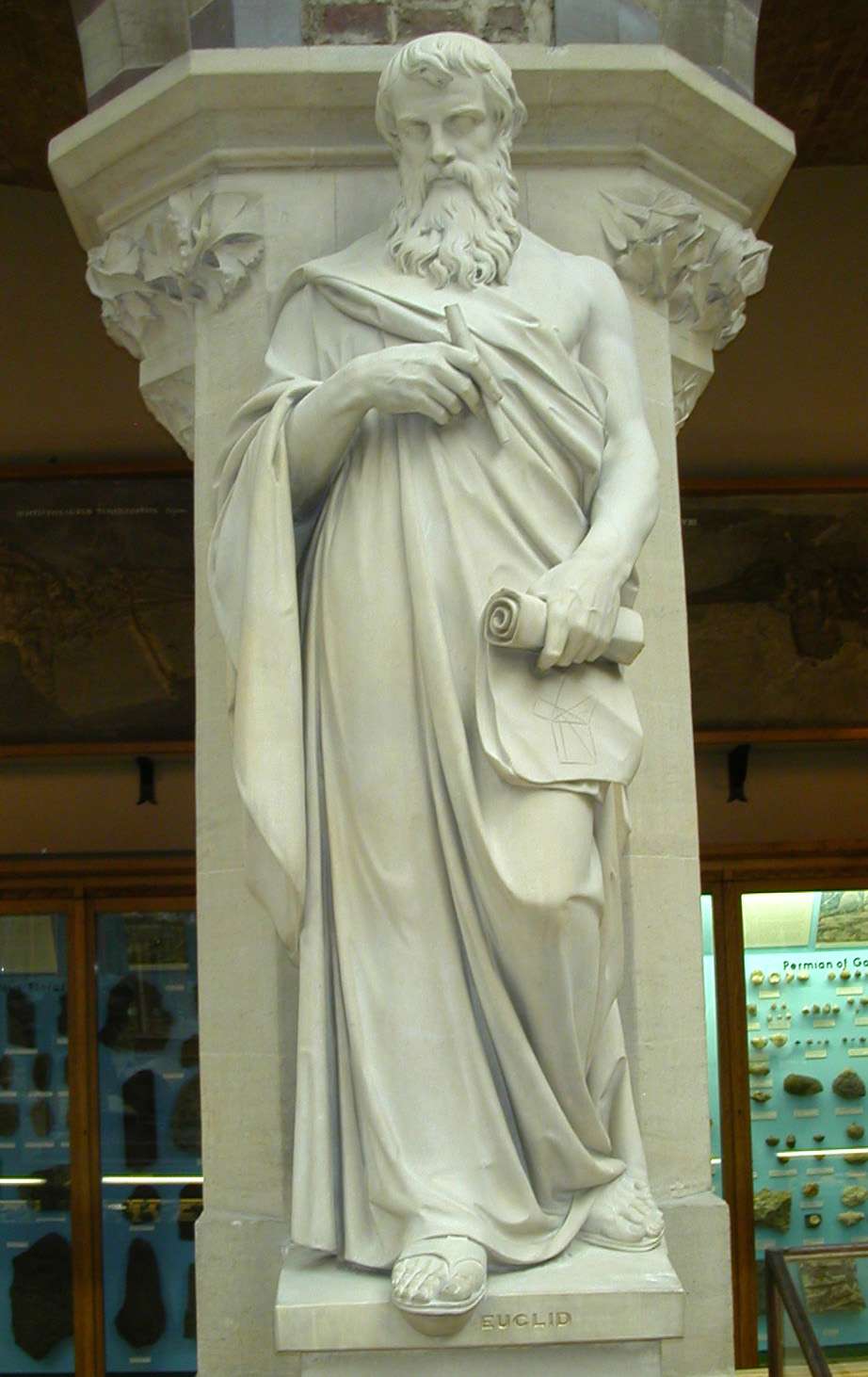 Άγαλμα του Ευκλείδη στο Πανεπιστήμιο της Οξφόρδης. Μουσείο Φυσικής Ιστορίας 