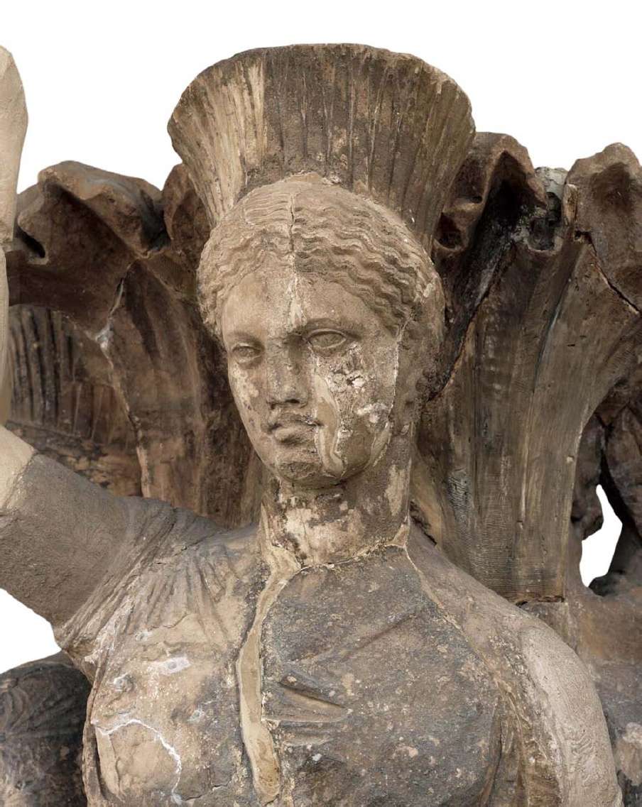 Δελφοί. Το κεφάλι μίας από τις τρεις κόρες του ακανθωτού κίονα με τις χορεύτριες. 330-325 π.Χ. Αρχαιολογικό Μουσείο Δελφών