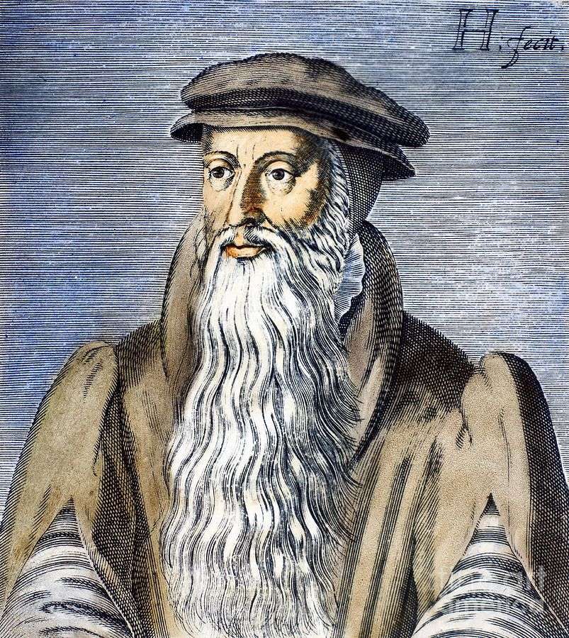 Ο Ιωάννης Καλβίνος (γαλ.: Jean Calvin, πραγματικό όνομα Jehan Cauvin, 10 Ιουλίου 1509 - 27 Μαΐου 1564) γεννήθηκε στο Νουαγιόν της Πικαρδίας στη Γαλλία. Ο πατέρας του του έδωσε επιμελημένη μόρφωση σε Πανεπιστήμια στο Παρίσι και την Ορλεάνη. Όταν ο πατέρας του άλλαξε γνώμη και δεν ήθελε ο Καλβίνος να σπουδάσει θεολογία, τον έστειλε για σπουδές στη νομική. Όταν ο πατέρας του πέθανε, εκείνος επέστρεψε στη θεολογία.