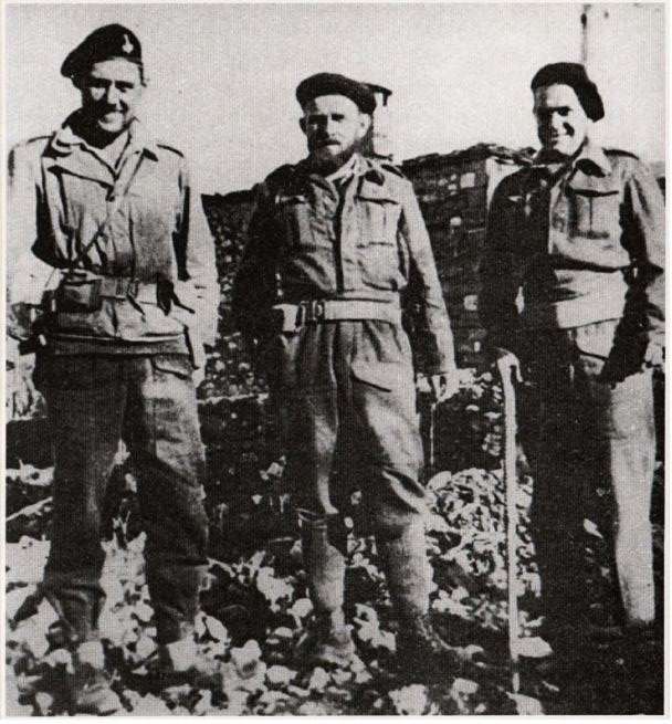 Αξιωματικοί της Βρετανικής Στρατιωτικής Αποστολής, κάπου στην ορεινή Ελλάδα (1943).
