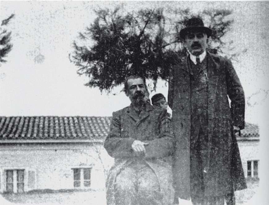 Ο Αλέξανδρος Παπαδιαμάντης με τον στενό του φίλο, Γιάννη Βλαχογιάννη, στη Δεξαμενή γύρω στο 1908.