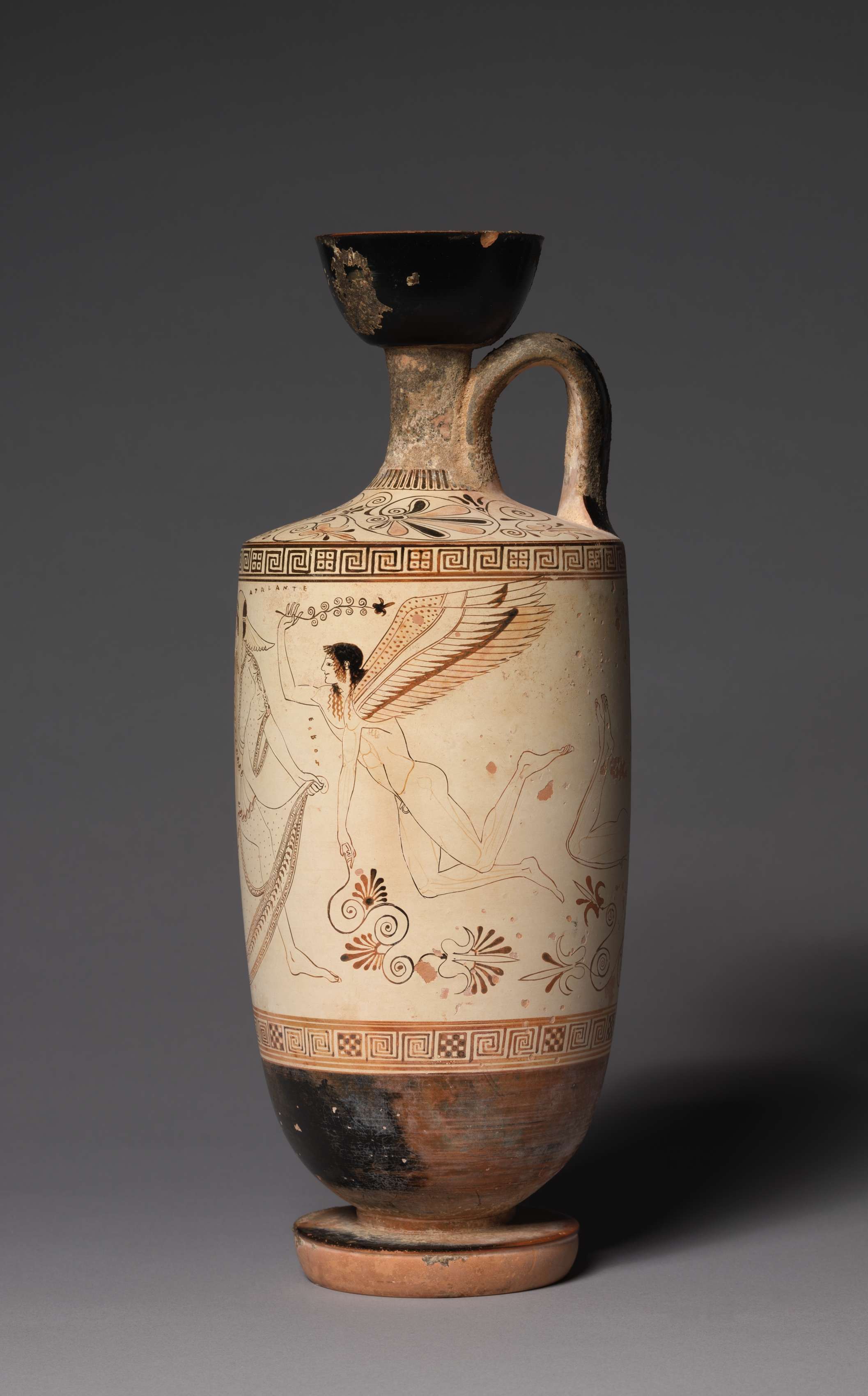Η λήκυθος είναι τύπος ελληνικής αγγειοπλαστικής η οποία χρησίμευε για την τοποθέτηση ελαιόλαδου. White-Ground Lekythos (Oil Vessel): Atalanta and Erotes. 500-490 BC. Μουσείο Τέχνης του Κλίβελαντ.