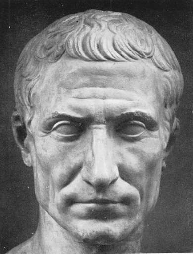 Το ημερολόγιο αυτό το επέβαλε ο ρωμαίος αυτοκράτορας Γάιος Ιούλιος Καίσαρας το 45 π. Χ., από τον οποίο πήρε το όνομα, ύστερα από μελέτες 
