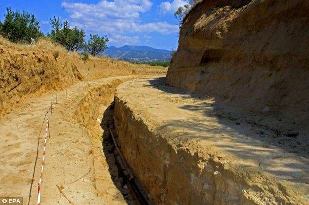 Ο τεράστιος τάφος που ανακαλύφθηκε στην Αμφίπολη και υποθέτουν ότι μπορεί να είναι της Ρωξάννης