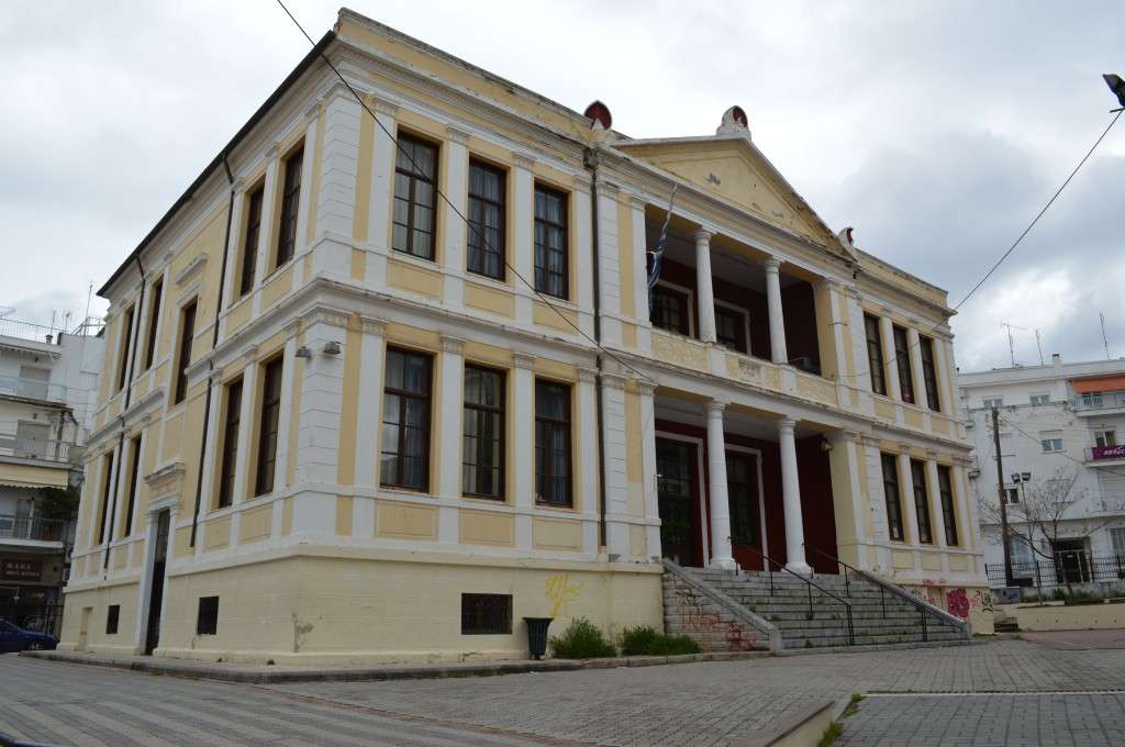 Κτίριο των αρχών του 20ου αιώνα στην Κοζάνη. Σήμερα στεγάζει το Δημοτικό σχολείο "Χαρίσιος Μούκας".