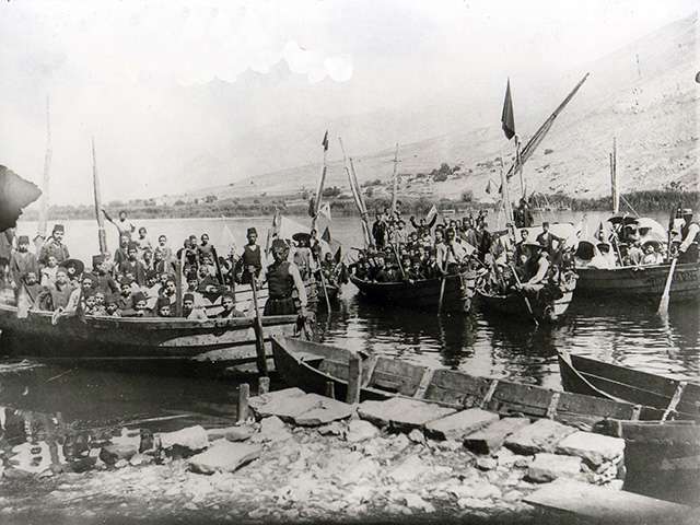 Εκδρομή του σχολείου της Alliance Israelite Universelle στη λίμνη Ιωννίνων, αρχές του 20ου αιώνα