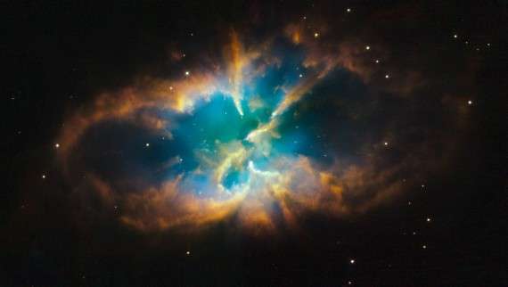Αεριώδη στρώματα ενός αστεριού σαν τον Ήλιο, που εκτοξεύτηκαν μακριά του όταν το αστέρι έφτασε στο τέλος της ζωής του. – Για περισσότερες φωτογραφίες του δορυφόρου Hubble, επισκεφτείτε την επίσημη ιστοσελίδα.