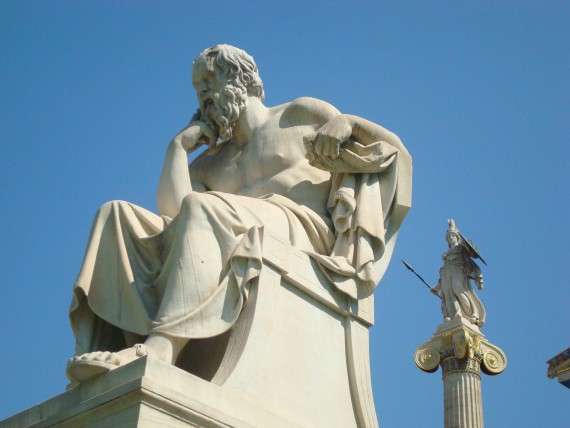 Ανδριάντας του Σωκράτη μπροστά από το Μέγαρο τη Ακαδημίας Αθηνών, έργο των Λεωνίδα Δρόση και Attilio Picarelli.