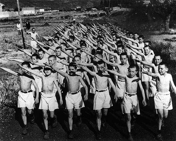 Γαλλία: παιδιά σε καλοκαιρινή κατασκήνωση, δεκαετία του 1940. Getty / Mondadori