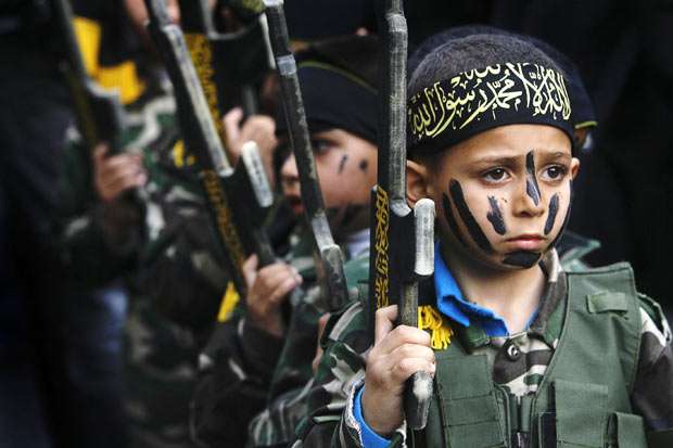 Από καλοκαιρινά στρατόπεδα εκπαίδευσης και επιμόρφωσης της Χαμάς