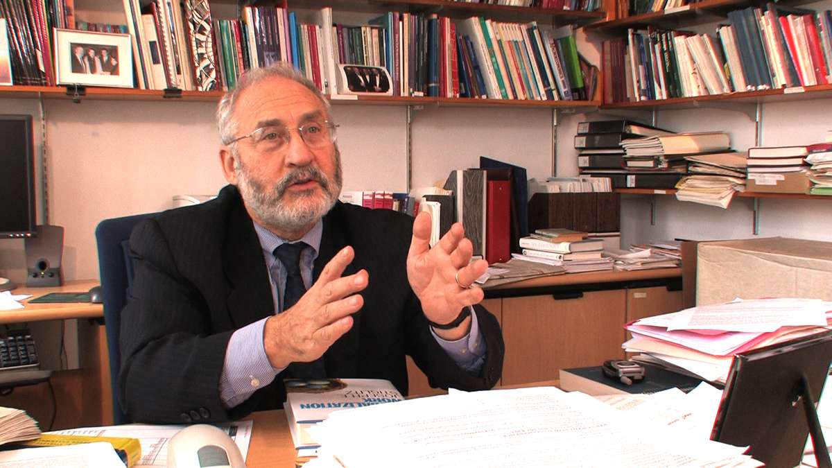 Ο Τζόζεφ Στίγκλιτς (αγγλ.: Joseph Eugene Stiglitz, γεν. 9 Φεβρουαρίου 1943) είναι Αμερικανός οικονομολόγος και καθηγητής στο Πανεπιστήμιο Κολούμπια