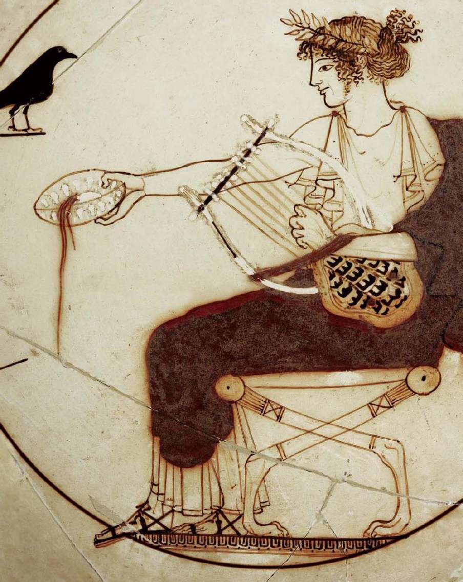 Αττική κύλικα με λευκό βάθος. Λεπτομέρεια παράστασης με τον Απόλλωνα να τελεί σπονδή. 430-470 π.χ. Αρχαιολογικό Μουσείο Δελφών