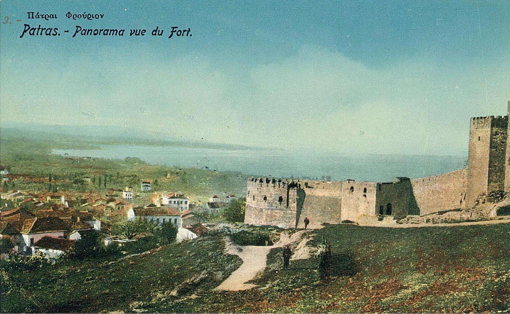 Όψη του κάστρου της Πάτρας σε φωτογραφία του 19ου αιώνα. Η κατασκευή των τειχών χρονολογείται από τα μέσα του 6ου αιώνα.