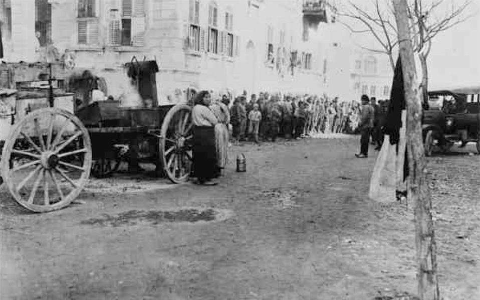 Ελληνες πρόσφυγες στο Χαλέπι της Συρίας το 1923. Πολλοί από όσους επιβίωσαν των μαζικών βίαιων μετακινήσεων του πληθυσμού του Πόντου κατέληξαν στην υπό γαλλικό έλεγχο Συρία (Βιβλιοθήκη του Κογκρέσου).