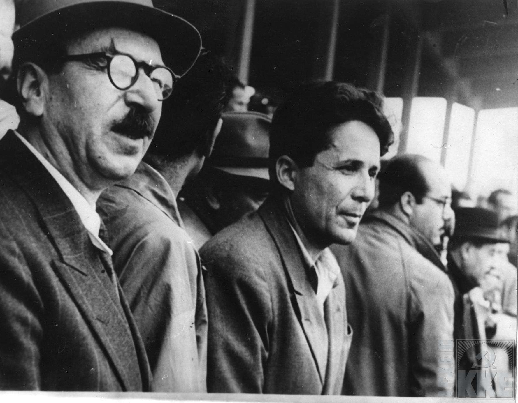 Κατά το πνεύμα της ρητορικής του για μια ειρηνική λύση του ελληνικού πολιτικού ζητήματος, ο Νίκος Ζαχαριάδης (δεξιά) στράφηκε το 1945 κατά του ΝΟΦ (Λαϊκό Απελευθερωτικό Μέωπο), της διάδοχης οργάνωσης του ΣΝΟΦ που προπαγάνδιζε τη συνένωση του «μακεδονικού λαού» και δρούσε ανεξέλεγκτα στην ελληνική Μακεδονία.