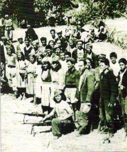 Σύνεδροι του ΣΝΟΦ στο Δενδροχώρι Καστοριάς τον Απρίλιο του 1944.