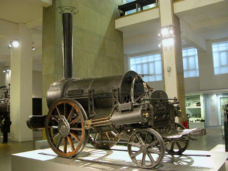 Η Ρουκέτα (Rocket) του Ρόμπερτ Στέφενσον, μια από τις πρώτες ατμομηχανές για τρένα, που κατασκευάστηκε το 1829. Η συγκεκριμένη βρίσκεται στο Μουσείο Επιστημών του Λονδίνου