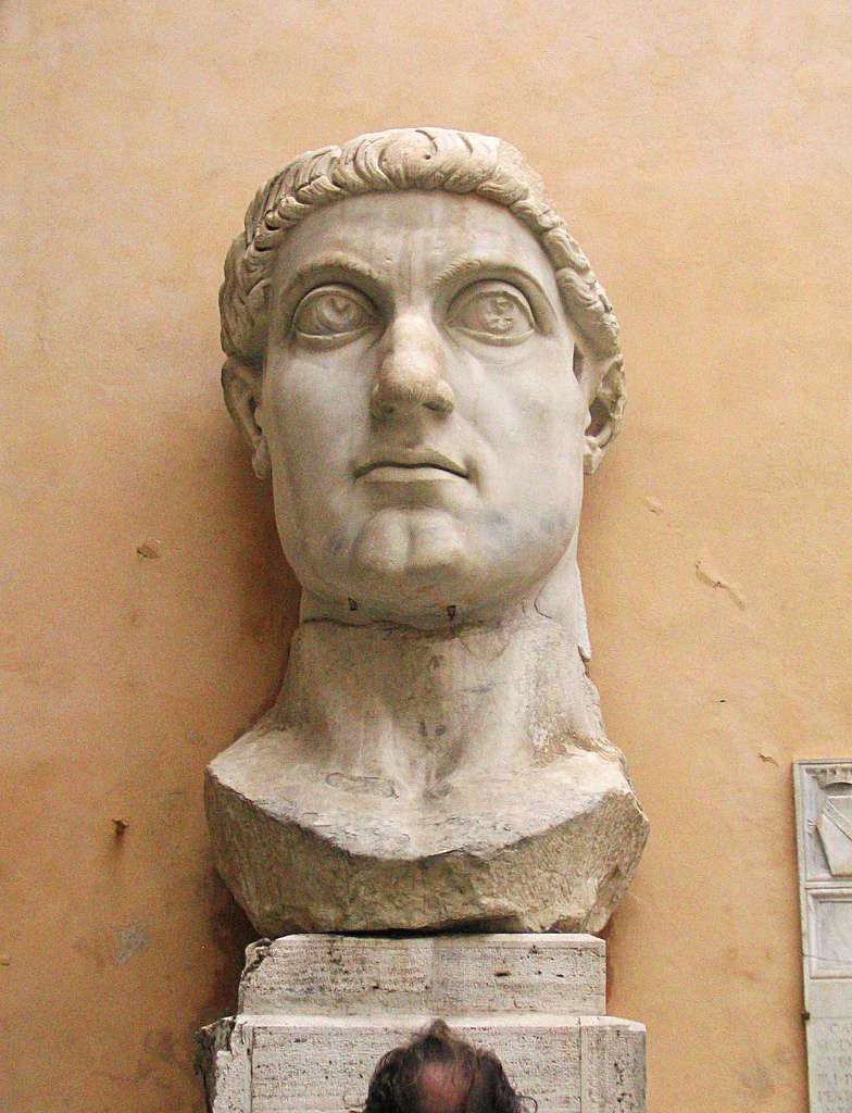 Ο Φλάβιος Βαλέριος Αυρήλιος Κωνσταντίνος (Flavius Valerius Aurelius Constantinus) γεννήθηκε στις 27 Φεβρουαρίου του 272.