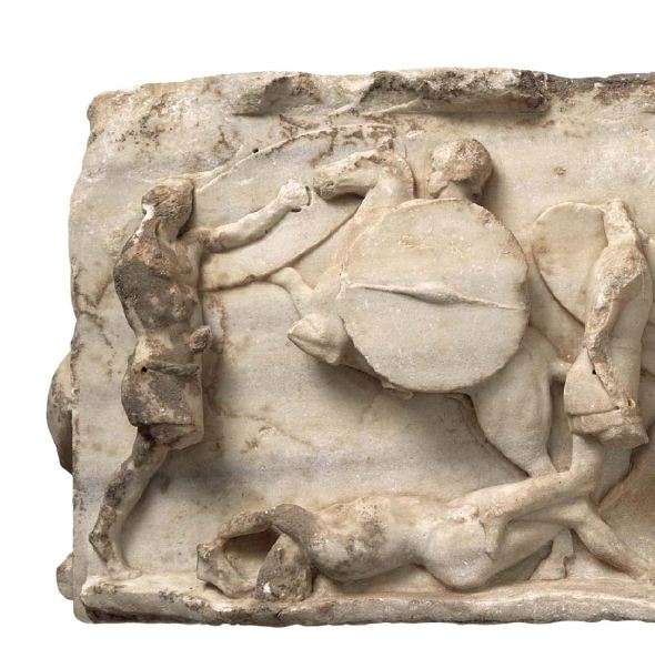 Η ζωφόρος της στήλης του Αιμίλιου Παύλου· παράσταση με τη μάχη της Πύδνας (λεπτομέρεια).168 π.Χ. Αρχαιολογικό Μουσείο Δελφών.