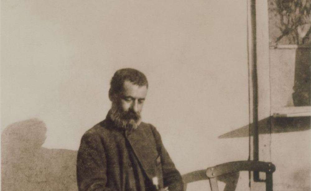 Ο Αλέξανδρος Παπαδιαμάντης στη φωτογραφία που τράβηξε ο Παύλος Νιρβάνας στο καφενείο της Δεξαμενής.