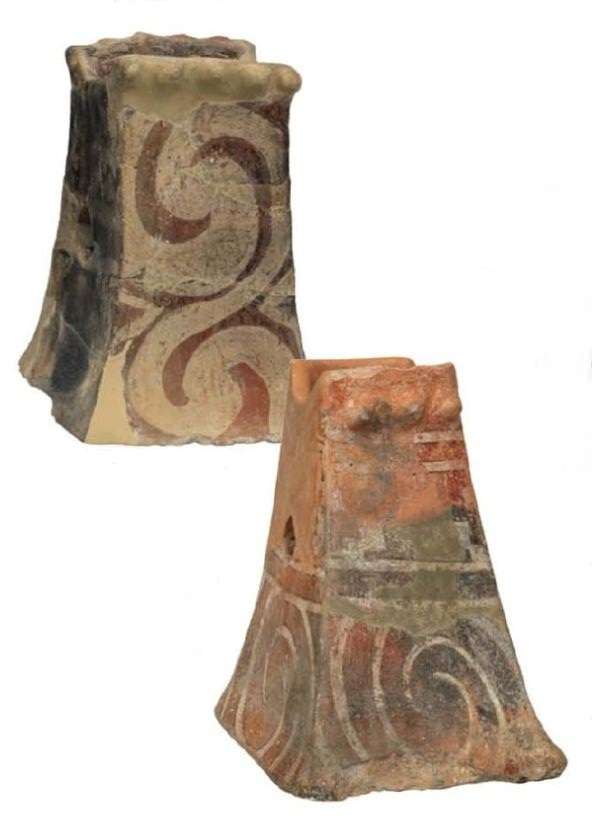 Πήλινα σκεύη σε σχήμα κόλουρης πυραμίδας· ίσως χρησίμευαν ως στηρίγματα των οβελών (σούβλες) κατά το τελετουργικό ψήσιμο των κρεάτων στις θυσίες. Νεολιθικός οικισμός Σέσκλου Μαγνησίας. Τελική Νεολιθική Περίοδος (3700-3300 π.Χ.) Εθνικό Αρχαιολογικό Μουσείο. Αθήνα. Clay pyramid-shaped utensils; they may have served as a support for spits during the ceremonial roasting of meat in sacrifices. Neolithic settlement of Sesklo, Magnesia. Final Neolithic Period (3700-3300 BC) National Archaeological Museum. Athena.