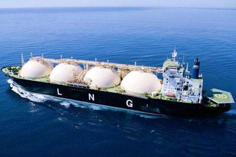 Φορτίο υγροποιημένου φυσικού αερίου (LNG) από τις ΗΠΑ θα εκφορτωθεί πριν το τέλος του έτους στην καινούργια δεξαμενή της ΔΕΣΦΑ στη Ρεβυθούσα, η έναρξη λειτουργίας της οποίας έγινε πρόσφατα, όπως ανακοίνωσε το υπουργείο Ενέργειας και Περιβάλλοντος.