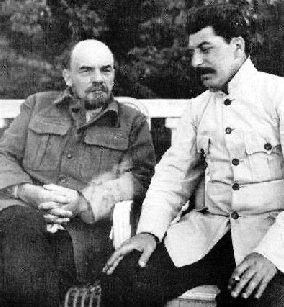 Ο Λένιν με τον Στάλιν στο Γκόρκι το 1922.