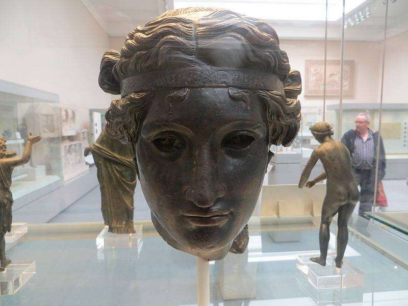 Χάλκινο κεφάλι του Διονύσου. Βρετανικό Μουσείο (50 π.Χ. - 50 μ.Χ.).