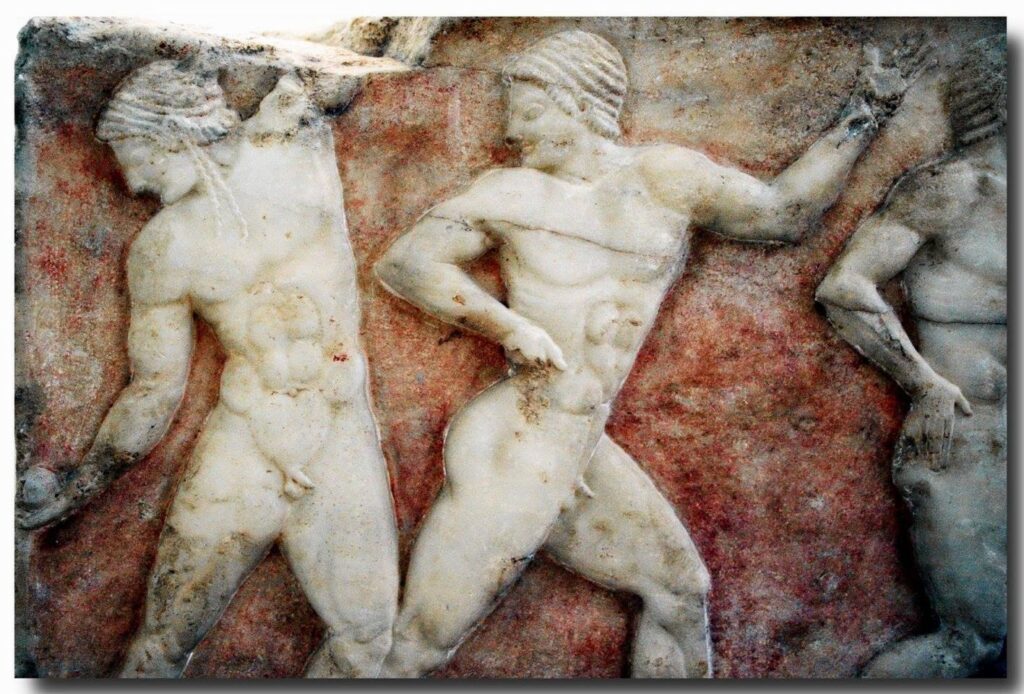 Βάση επιτύμβιου αγάλματος Κούρου με παράσταση αθλητών 500 π.Χ. Βρέθηκε στον Κεραμεικό. Εθνικό Αρχαιολογικό Μουσείο.