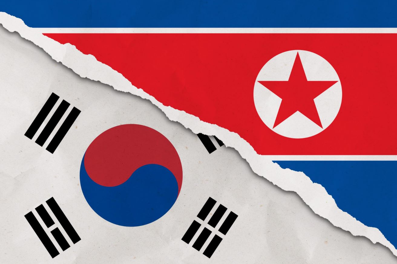 Στον βορρά σχηματίστηκε η Λαϊκή Δημοκρατία της Κορέας υπό τον Κιμ Ιλ Σούνγκ, ενώ στο νότο η Δημοκρατία της Κορέας υπό τον Σίνγκμαν Ρι.