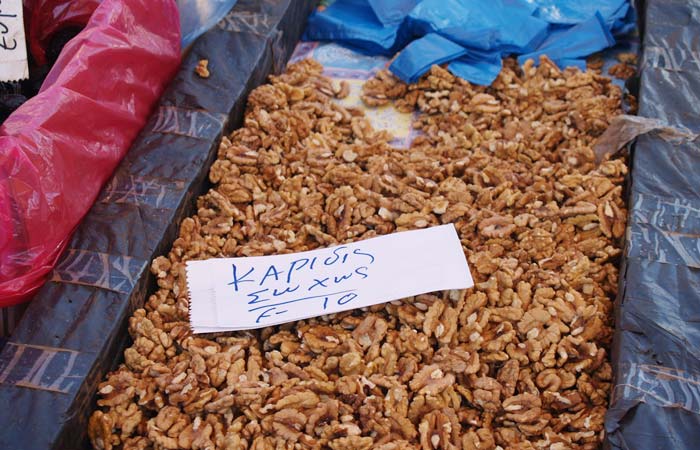 Τα καρύδια στην Ήπειρο είναι… θηλυκού γένους: η καρύδα, οι καρύδες!