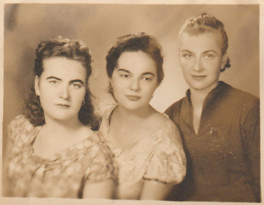 Η «κυρία» Αποτελεί τον βασικό δείκτη τυπικής ευγένειας στον καθημερινό λόγο. –Η κυρία στο βάθος νομίζω ότι θέλει να ρωτήσει κάτι… // –Κυρία, μήπως ξέρετε πού είναι το Νομισματικό Μουσείο;