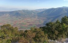 Εικόνα 1 Η περιοχή που υπήρχε παλιότερα το έλος των Καραγιανίων, όπως φαίνεται από την κορυφή του Καγιάμπασι.